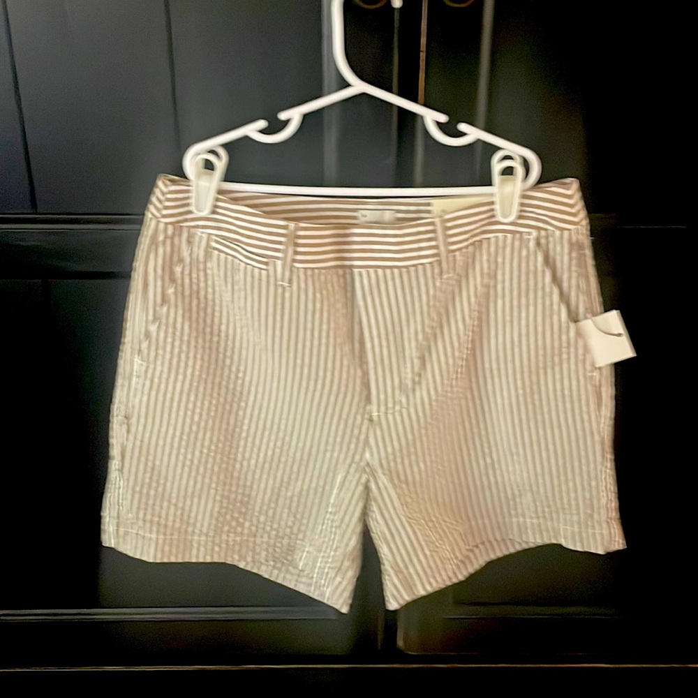 (NWT) Women’s (2) seersucker shorts